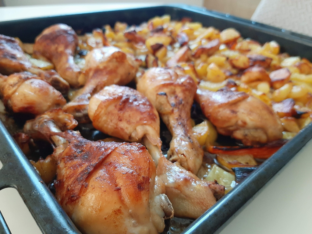 sült csirkecomb tepsis krumplival